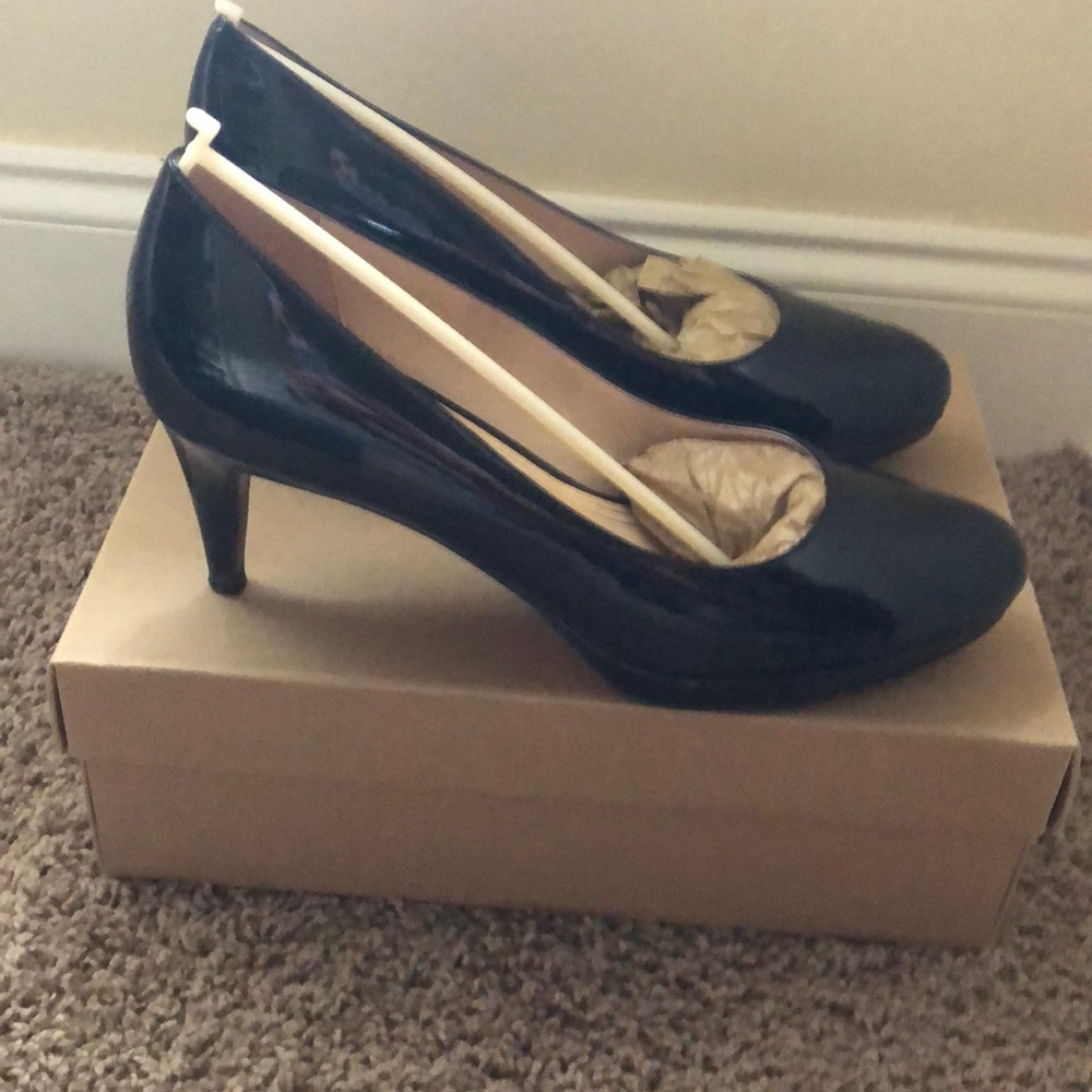 Cole haan black leather patent pump